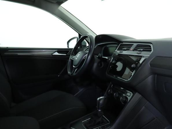 Volkswagen Tiguan II с пробегом 2018 года, цена 1 998 000 рублей, 125000 км, внедорожник, Автокод Объявления