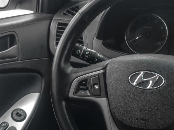 Hyundai Solaris I Рестайлинг с пробегом 2015 года, цена 879 900 рублей, 225307 км, седан, Автокод Объявления