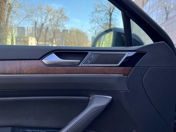 Volkswagen Passat B8 с пробегом 2017 года, цена 2 298 000 рублей, 99000 км, седан, Автокод Объявления