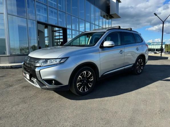 Mitsubishi Outlander III Рестайлинг 3 с пробегом 2022 года, цена 2 445 000 рублей, 101067 км, внедорожник, Автокод Объявления