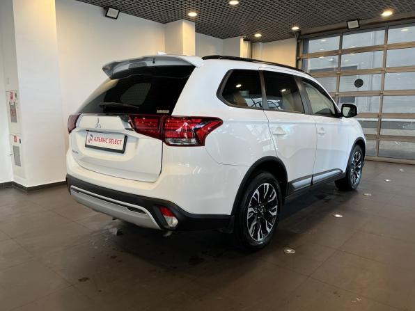 Mitsubishi Outlander III Рестайлинг 3 с пробегом 2021 года, цена 2 670 000 рублей, 42581 км, внедорожник, Автокод Объявления