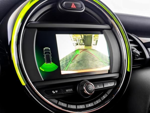 Mini Hatch III (F55/F56) Рестайлинг с пробегом 2021 года, цена 2 640 000 рублей, 57123 км, хэтчбек, Автокод Объявления