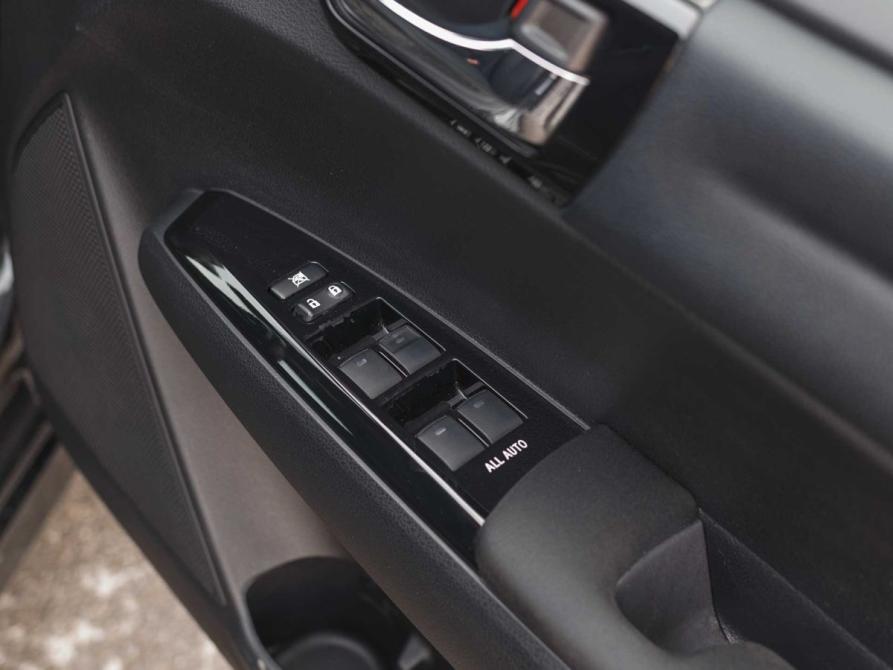 Toyota Corolla XI (E160 E170 E180) Рестайлинг 1 Новосибирск  - изображение 16