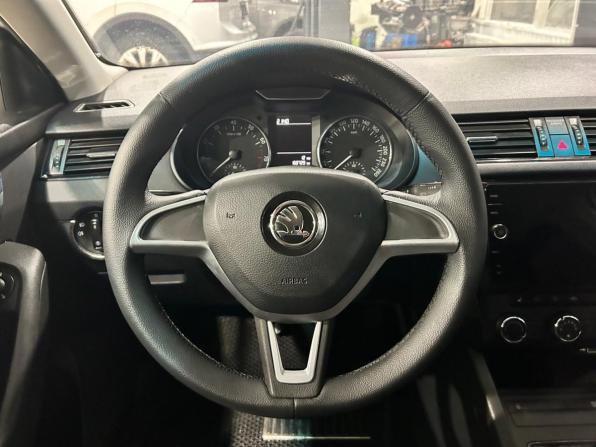 Skoda Octavia III (A7) Рестайлинг с пробегом 2017 года, цена 1 198 000 рублей, 160000 км, лифтбек, Автокод Объявления