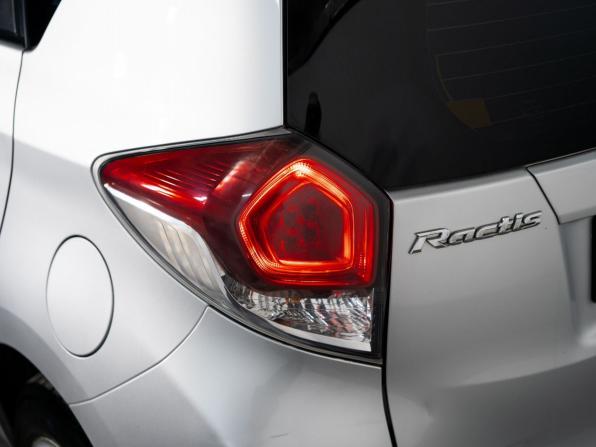 Toyota Ractis II с пробегом 2015 года, цена 875 000 рублей, 179272 км, хэтчбек, Автокод Объявления