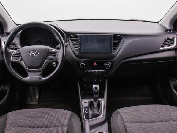 Hyundai Solaris II с пробегом 2018 года, цена 970 000 рублей, 174795 км, седан, Автокод Объявления