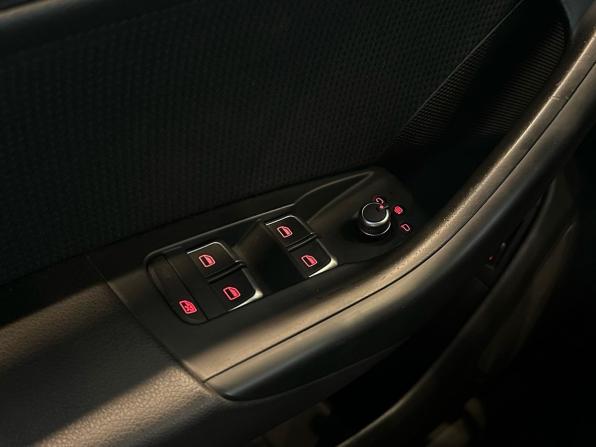 Audi Q3 I (8U) Рестайлинг с пробегом 2018 года, цена 2 890 000 рублей, 70355 км, внедорожник, Автокод Объявления