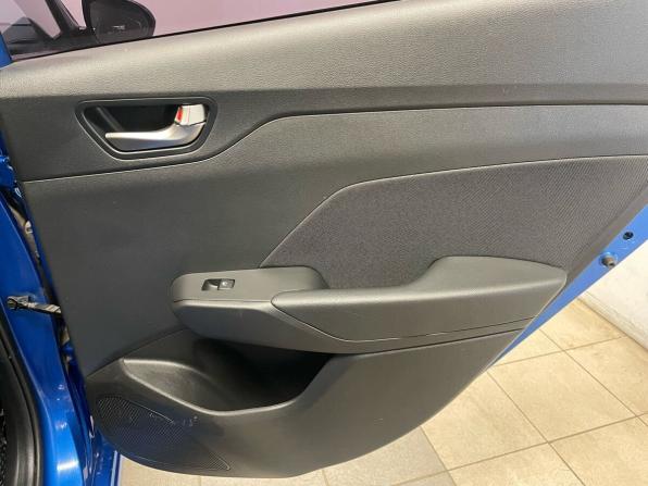 Hyundai Solaris II с пробегом 2018 года, цена 1 328 000 рублей, 92300 км, седан, Автокод Объявления
