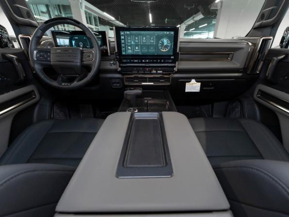GMC Hummer EV с пробегом 2024 года, цена 18 900 000 рублей, 11 км, внедорожник, Автокод Объявления