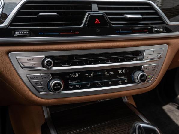 BMW 7 серии VI (G11/G12) с пробегом 2017 года, цена 4 195 000 рублей, 136548 км, седан, Автокод Объявления
