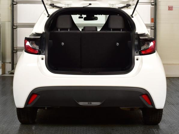 Toyota Yaris IV с пробегом 2021 года, цена 1 085 995 рублей, 95537 км, хэтчбек, Автокод Объявления