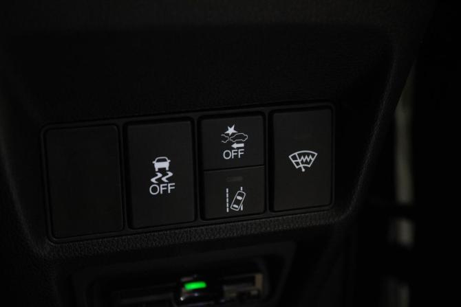 Honda Stepwgn V Рестайлинг с пробегом 2019 года, цена 3 049 000 рублей, 64408 км, минивэн, Автокод Объявления
