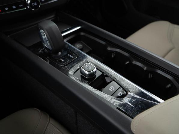 Volvo XC60 II Рестайлинг 2 с пробегом 2025 года, цена 6 098 999 рублей, 276 км, внедорожник, Автокод Объявления