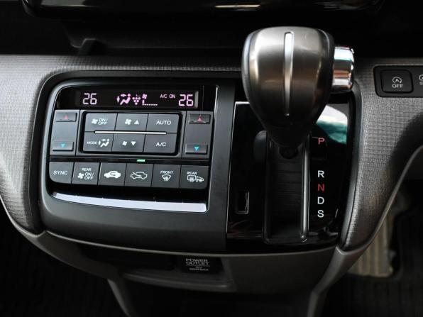 Honda Stepwgn V с пробегом 2016 года, цена 1 549 000 рублей, 201345 км, минивэн, Автокод Объявления