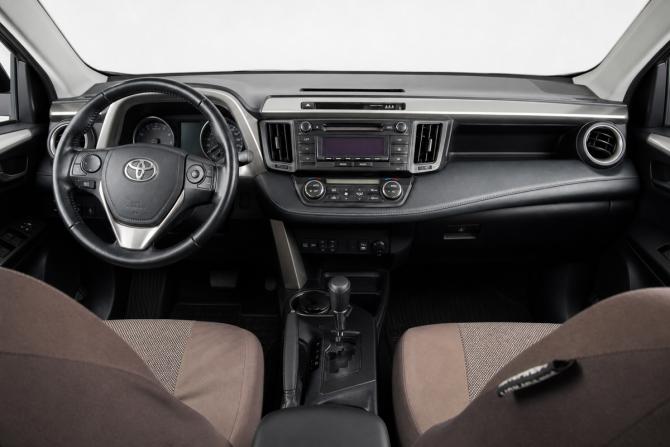 Toyota RAV4 IV (XA40) Рестайлинг с пробегом 2018 года, цена 2 249 000 рублей, 269727 км, внедорожник, Автокод Объявления