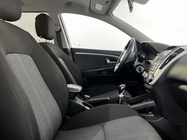 Kia Ceed I Рестайлинг с пробегом 2011 года, цена 549 900 рублей, 238000 км, универсал, Автокод Объявления