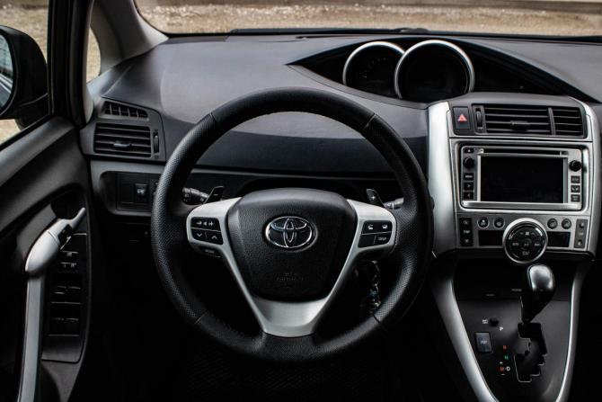 Toyota Verso I с пробегом 2012 года, цена 1 119 000 рублей, 206187 км, компактвэн, Автокод Объявления