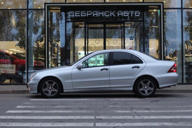 Mercedes-Benz C-Класс II (W203) Рестайлинг с пробегом 2006 года, цена 990 000 рублей, 427066 км, седан, Автокод Объявления