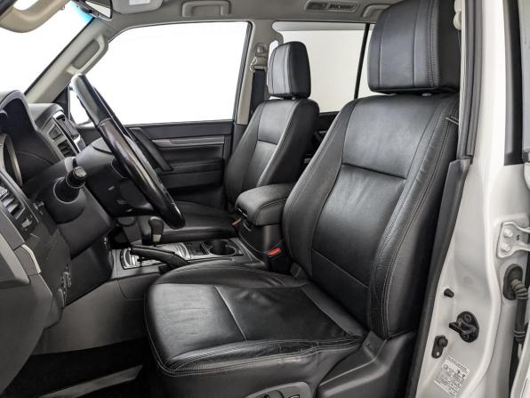 Mitsubishi Pajero IV Рестайлинг 2 с пробегом 2017 года, цена 3 125 000 рублей, 106953 км, внедорожник, Автокод Объявления