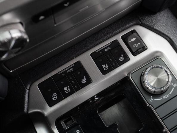 Toyota Land Cruiser 200 Series Рестайлинг 2 с пробегом 2018 года, цена 6 800 000 рублей, 241900 км, внедорожник, Автокод Объявления