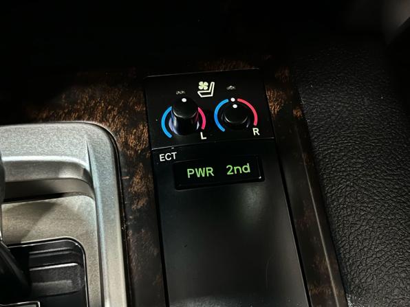 Toyota Land Cruiser 200 Series Рестайлинг 1 с пробегом 2014 года, цена 3 240 000 рублей, 244304 км, внедорожник, Автокод Объявления