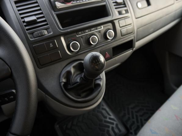 Volkswagen Caravelle T5 Рестайлинг с пробегом 2011 года, цена 1 495 000 рублей, 419876 км, минивэн, Автокод Объявления