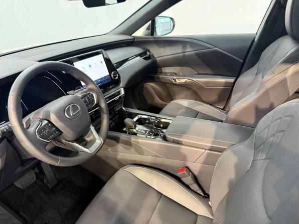 Lexus RX V с пробегом 2025 года, цена 7 935 000 рублей, 63 км, внедорожник, Автокод Объявления