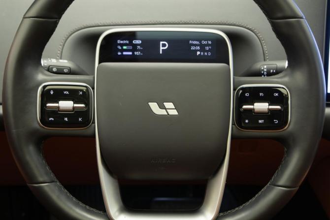 Li Auto (Lixiang) L6 I с пробегом 2024 года, цена 5 895 000 рублей, 28900 км, внедорожник, Автокод Объявления