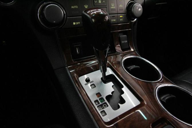 Toyota Highlander II (XU40) Рестайлинг с пробегом 2011 года, цена 2 070 000 рублей, 243361 км, внедорожник, Автокод Объявления