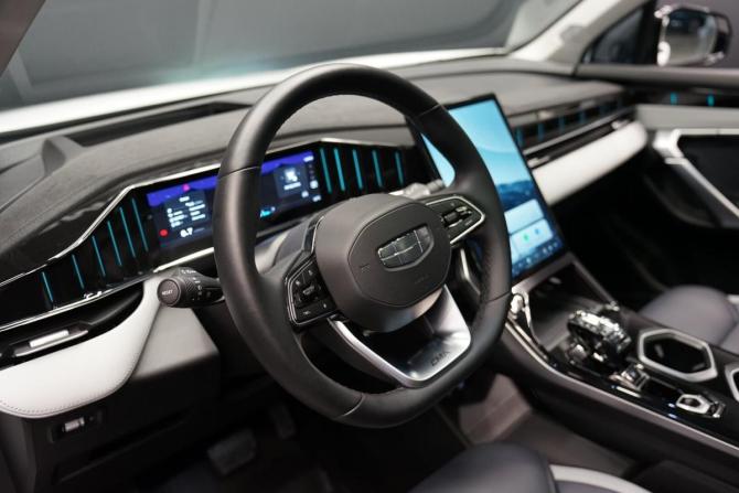 Geely Atlas II с пробегом 2023 года, цена 3 088 000 рублей, 30452 км, внедорожник, Автокод Объявления