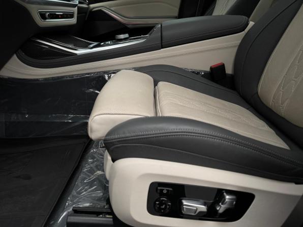 BMW X7 I (G07) Рестайлинг с пробегом 2023 года, цена 18 490 000 рублей, 6883 км, внедорожник, Автокод Объявления