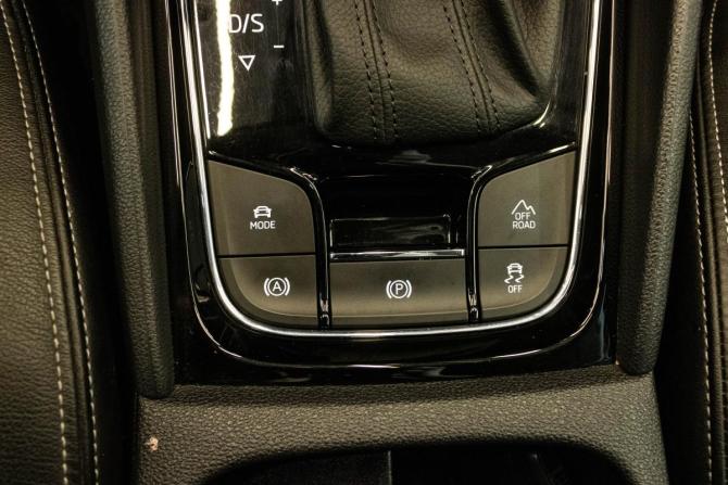 Skoda Karoq I с пробегом 2021 года, цена 2 149 000 рублей, 128548 км, внедорожник, Автокод Объявления
