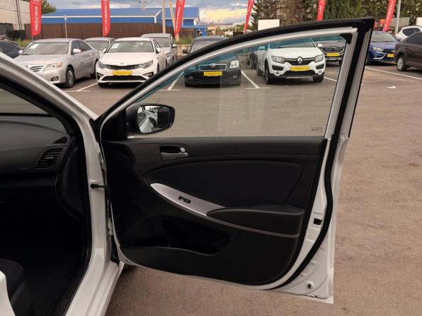 Hyundai Solaris I Рестайлинг с пробегом 2015 года, цена 930 000 рублей, 144876 км, седан, Автокод Объявления