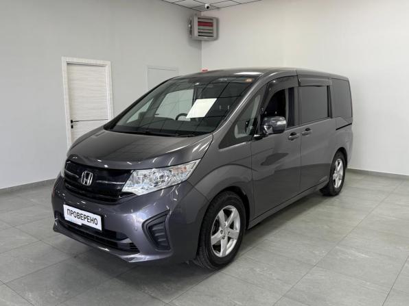 Honda Stepwgn V с пробегом 2017 года, цена 1 800 000 рублей, 106451 км, минивэн, Автокод Объявления