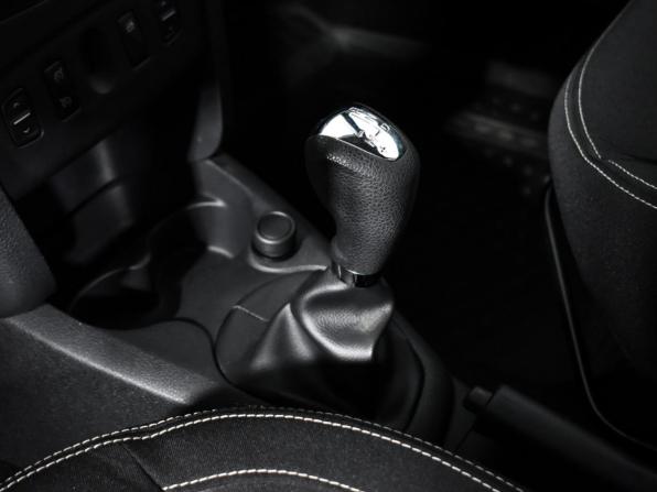 Renault Logan II с пробегом 2015 года, цена 729 000 рублей, 82000 км, седан, Автокод Объявления
