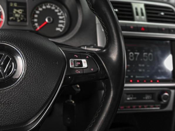 Volkswagen Polo V Рестайлинг с пробегом 2016 года, цена 1 279 000 рублей, 118621 км, седан, Автокод Объявления