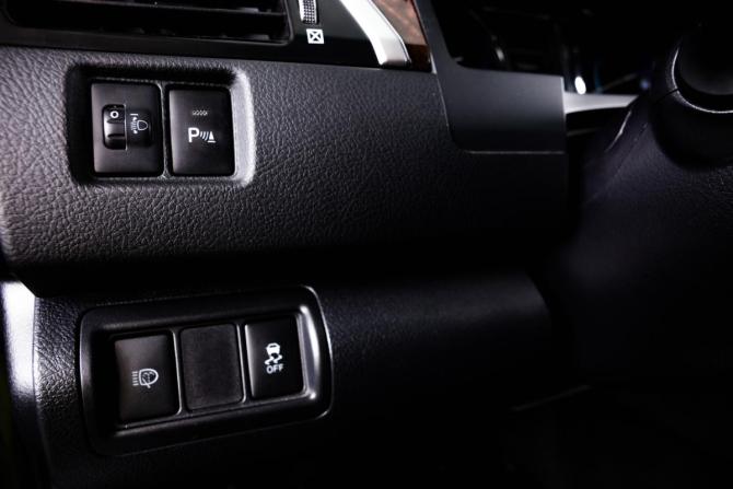 Toyota Camry VII (XV50) Рестайлинг с пробегом 2015 года, цена 1 959 000 рублей, 204884 км, седан, Автокод Объявления