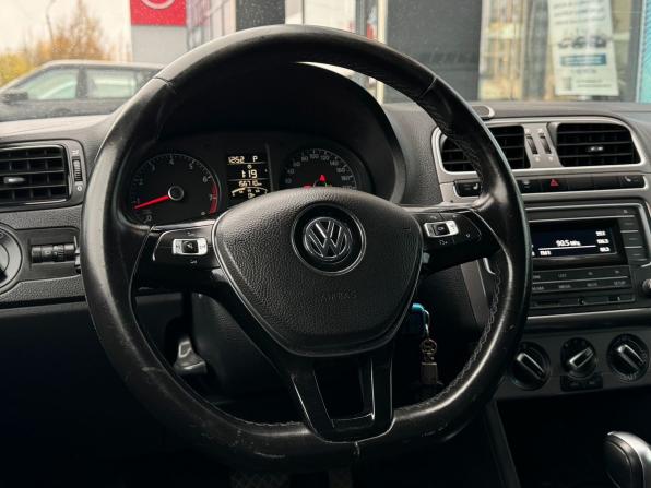 Volkswagen Polo V Рестайлинг с пробегом 2018 года, цена 880 000 рублей, 156709 км, седан, Автокод Объявления