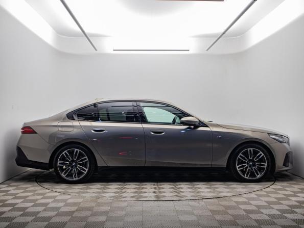 BMW 5 серии VIII (G60/G61/G68) с пробегом 2024 года, цена 7 347 000 рублей, 54240 км, седан, Автокод Объявления