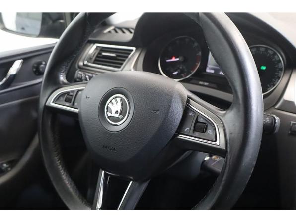 Skoda Rapid I с пробегом 2016 года, цена 998 000 рублей, 132110 км, лифтбек, Автокод Объявления