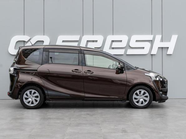 Toyota Sienta II с пробегом 2015 года, цена 1 525 000 рублей, 39767 км, компактвэн, Автокод Объявления