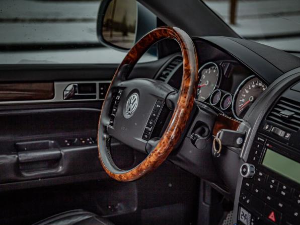 Volkswagen Touareg I Рестайлинг с пробегом 2007 года, цена 1 067 500 рублей, 220000 км, внедорожник, Автокод Объявления