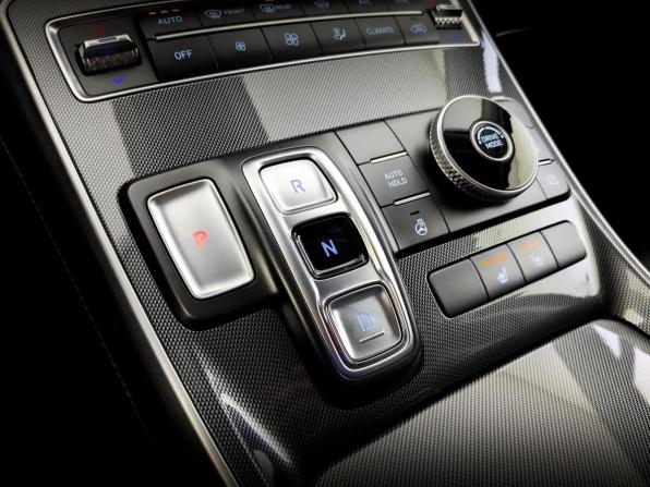 Hyundai Santa Fe IV Рестайлинг с пробегом 2022 года, цена 3 300 000 рублей, 105466 км, внедорожник, Автокод Объявления