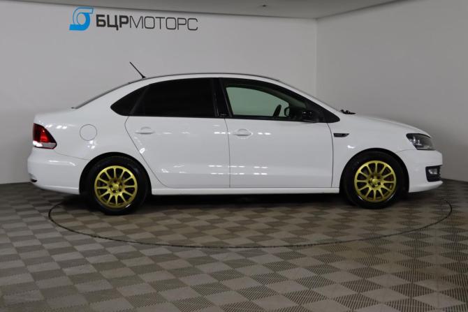 Volkswagen Polo V Рестайлинг с пробегом 2016 года, цена 1 079 990 рублей, 132569 км, седан, Автокод Объявления