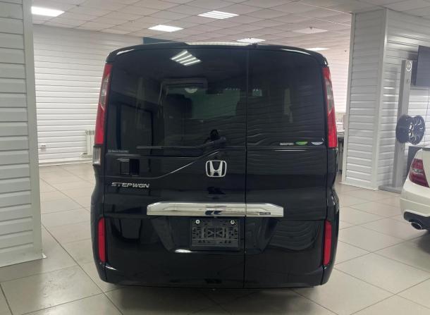 Honda Stepwgn V с пробегом 2015 года, цена 1 530 000 рублей, 138000 км, минивэн, Автокод Объявления