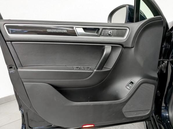 Volkswagen Touareg II Рестайлинг с пробегом 2016 года, цена 2 845 000 рублей, 141420 км, внедорожник, Автокод Объявления