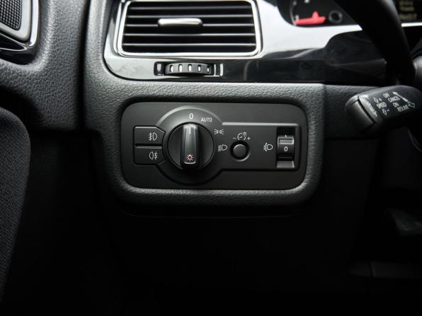 Volkswagen Touareg II с пробегом 2012 года, цена 1 815 000 рублей, 296724 км, внедорожник, Автокод Объявления