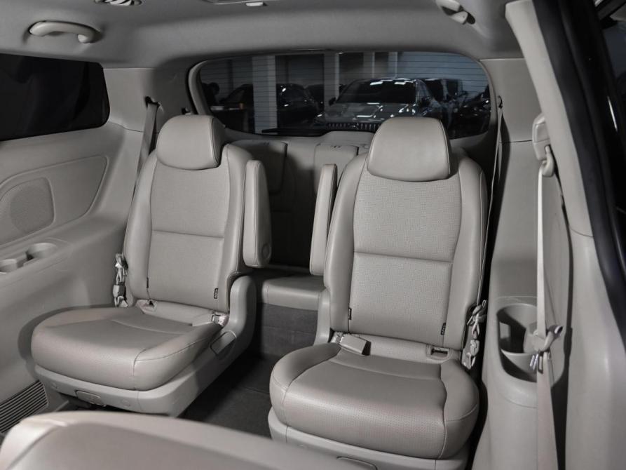 Kia Carnival III Москва  - изображение 16