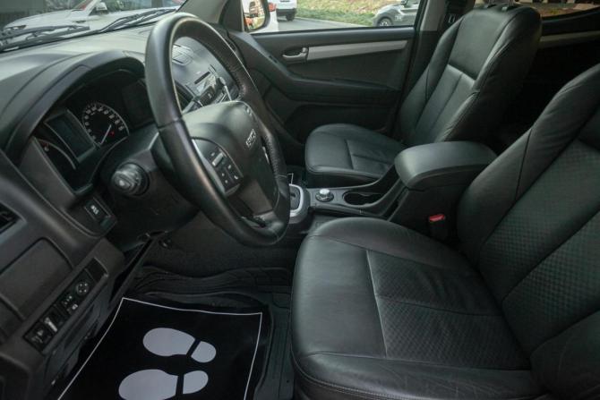 Isuzu D-Max II Рестайлинг с пробегом 2017 года, цена 3 098 000 рублей, 57000 км, offers.body_type.unknown, Автокод Объявления