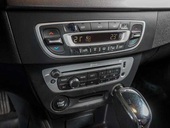 Renault Fluence I Рестайлинг с пробегом 2014 года, цена 909 000 рублей, 127900 км, седан, Автокод Объявления